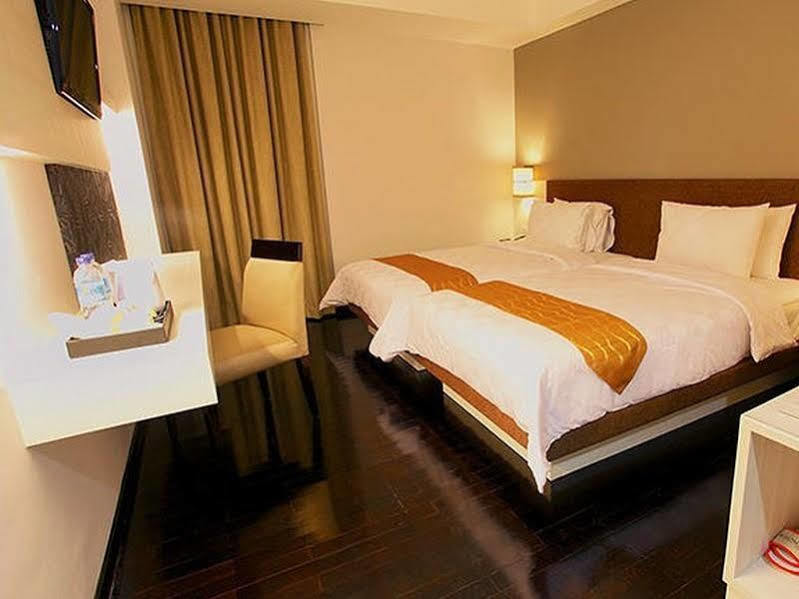 Luxury Malioboro Hotel Yogyakarta Exterior foto