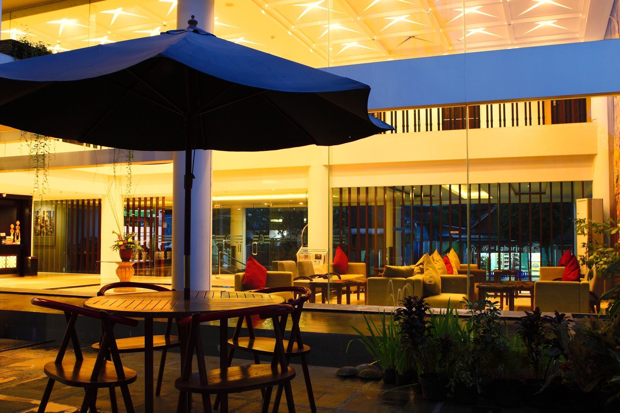 Luxury Malioboro Hotel Yogyakarta Exterior foto